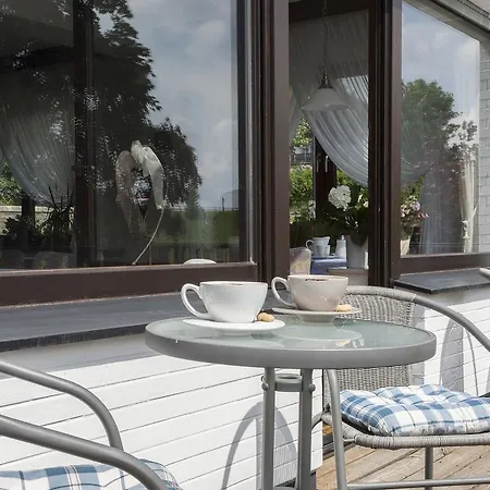 豪斯布里顿膳食公寓 3*